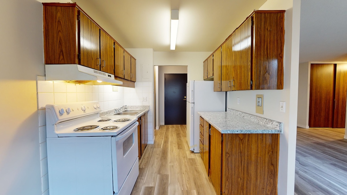 208-20-Country-Hill-Dr-Kitchener-11262023_203328-2